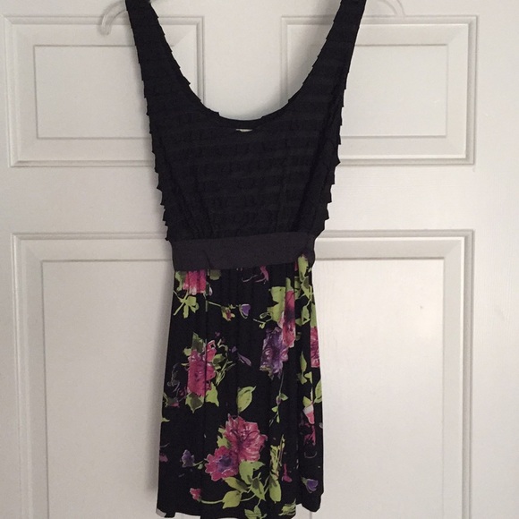 Lovely Anthropologie top - Picture 2 of 8